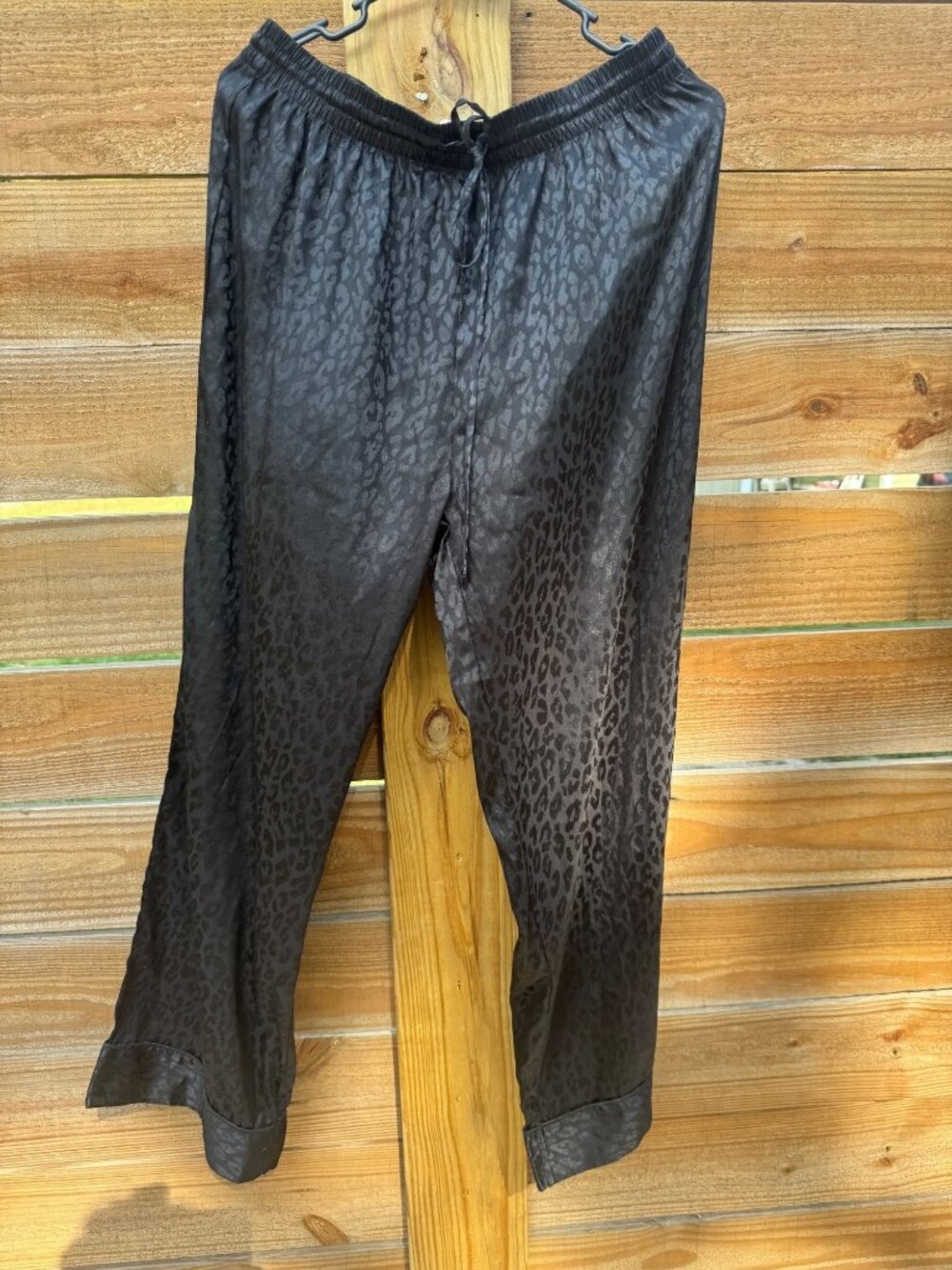 Mumu black satin-finish leopard print lounge pants Medium